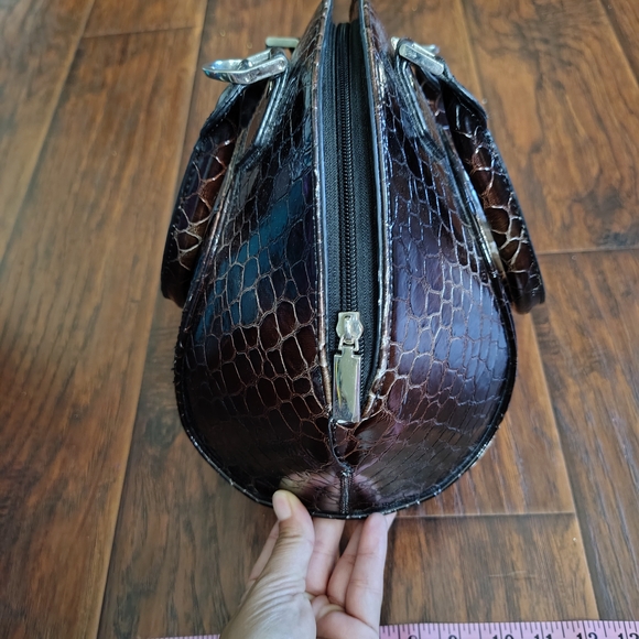 Chic Brown Crocodile Pattern Shoulder Bag - Picture 5 of 7